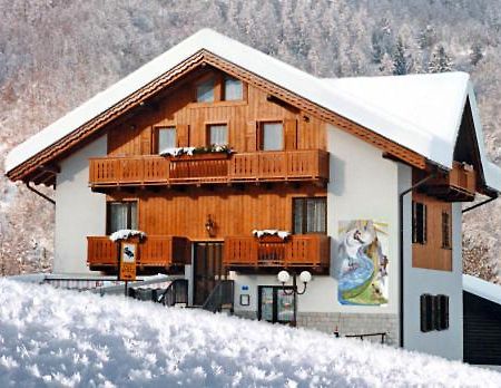 Jolly B&B - Affittacamere Dimaro Exteriör bild