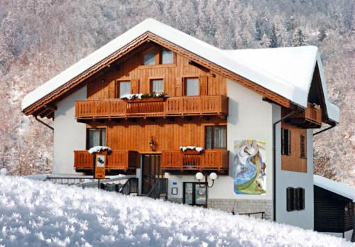 Jolly B&B - Affittacamere Dimaro Exteriör bild