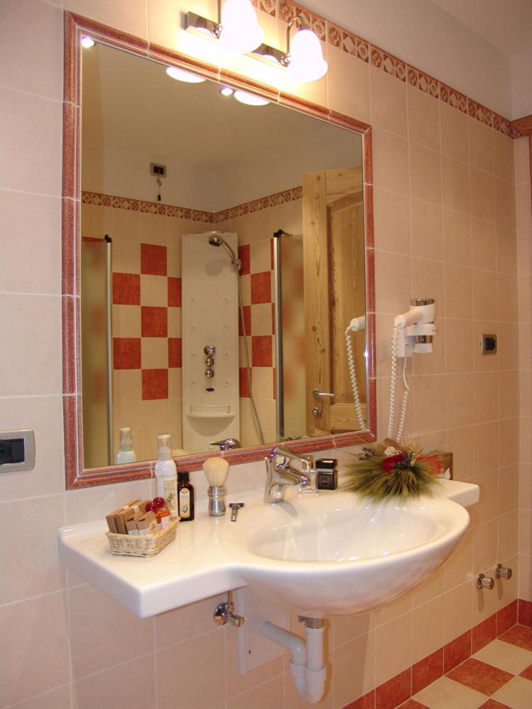 Jolly B&B - Affittacamere Dimaro Exteriör bild